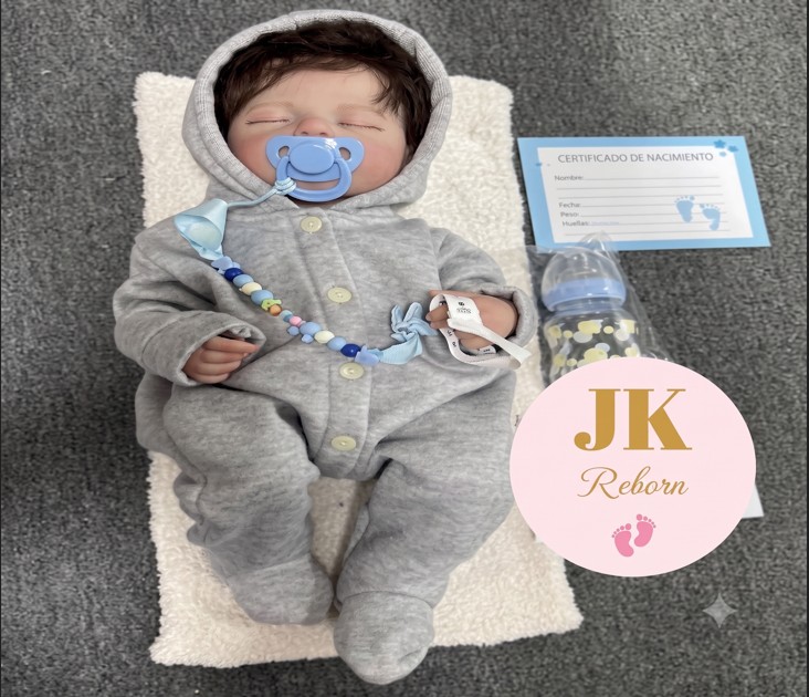 Muñeco Bebé Reborn Realista Durmiendo - Set Premium con Mameluco Gris, Chupón, Biberón y Certificado (JK-15)