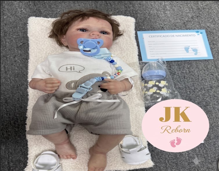 Muñeco Bebé Reborn Realista con Ojos Abiertos - Set Casual Hi Bear con Short Gris y Sandalias Línea JK Reborn (JK-13)